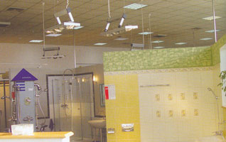 Showroom iluminat cu corpuri de iluminat LAVADO